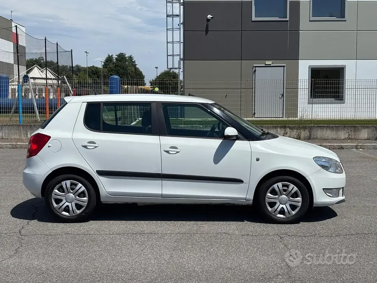 Usata Skoda Fabia Ambition 75 CV (55 kW) 2011 Bianco Berlina