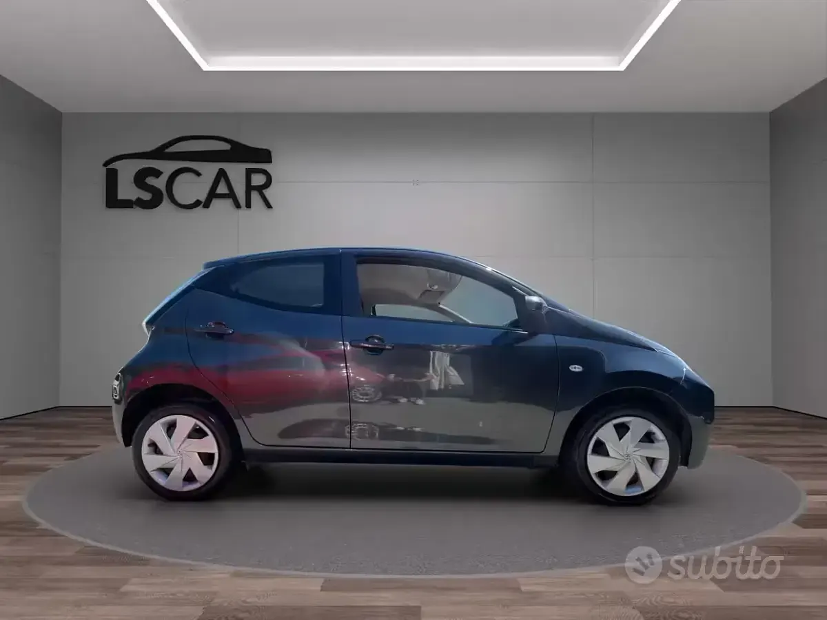 Usata Toyota Aygo Cool 69 CV (50 kW) 2018 Grigio Utilitaria