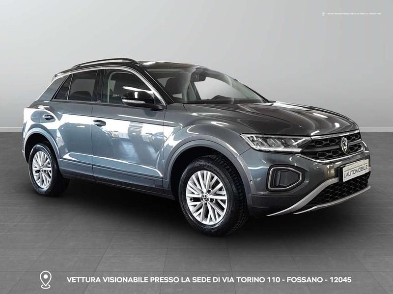 Usata VW T-Roc Life 110 CV (80 kW) 2023 B0 dolphin grey metallizzato SUV