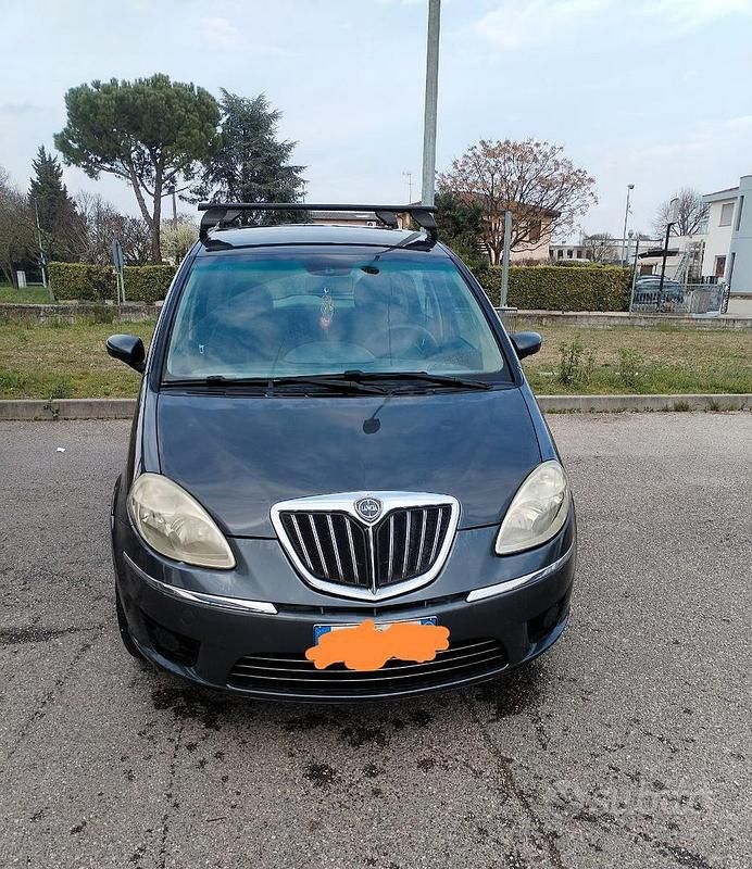 Usata Lancia Musa 95 CV (69 kW) 2009 Grigio Monovolume