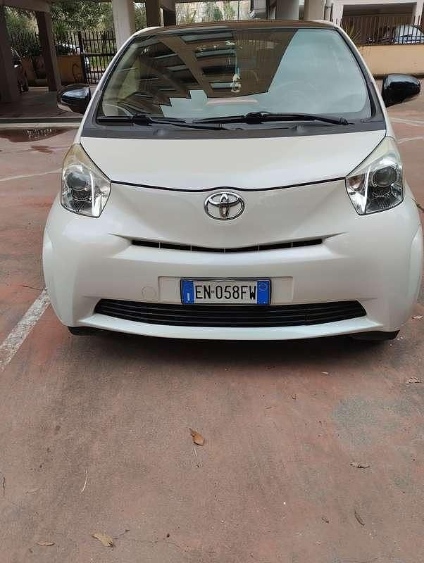 Usata Toyota iQ 68 CV (50 kW) 2012 Bianco Utilitaria