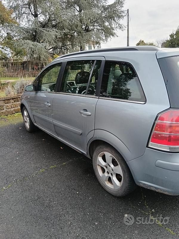 Usata Opel Zafira 101 CV (74 kW) 2006 Grigio Monovolume