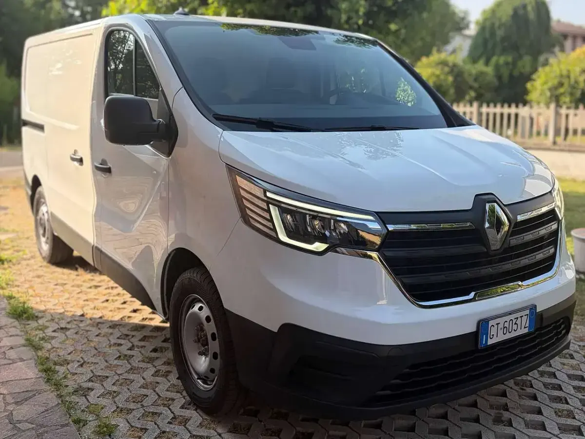Usata Renault Trafic 110 CV (80 kW) 2024 Bianco Monovolume