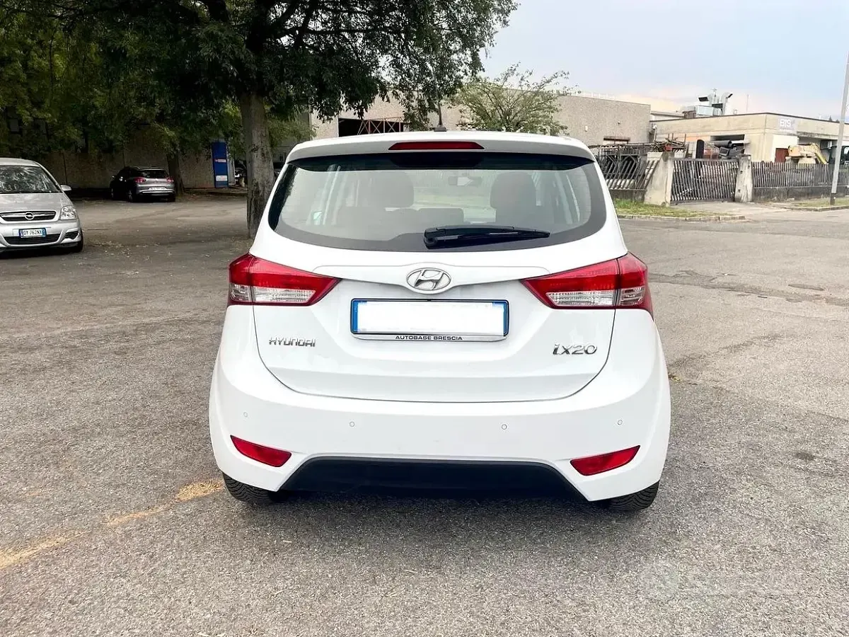 Usata Hyundai ix20 Xpossible 90 CV (66 kW) 2015 Bianco Utilitaria