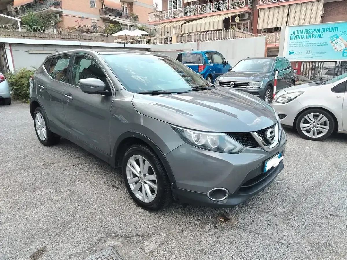 Usata Nissan Qashqai Acenta 131 CV (96 kW) 2016 Grigio SUV