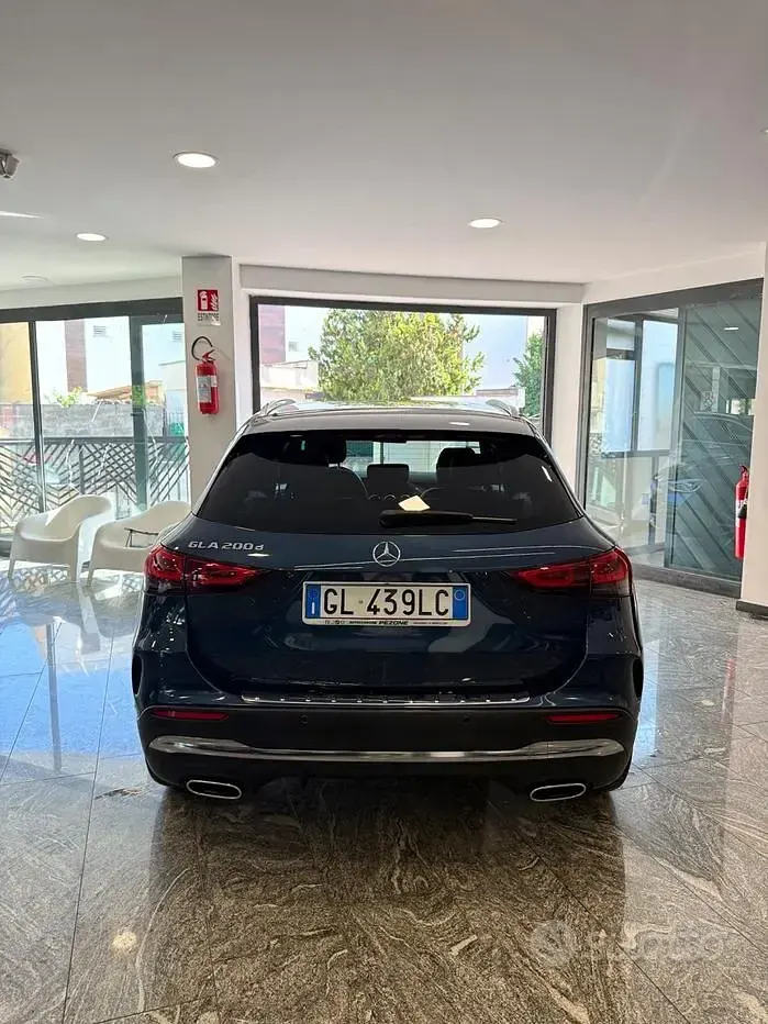 Usata Mercedes GLA200 Premium 150 CV (110 kW) 2022 Bluazzurro SUV