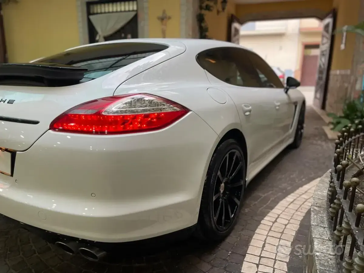 Usata Porsche Panamera 400 CV (294 kW) 2010 Bianco Utilitaria