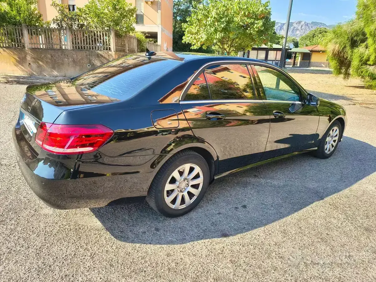 Usata Mercedes E200 136 CV (100 kW) 2015 Nero Berlina