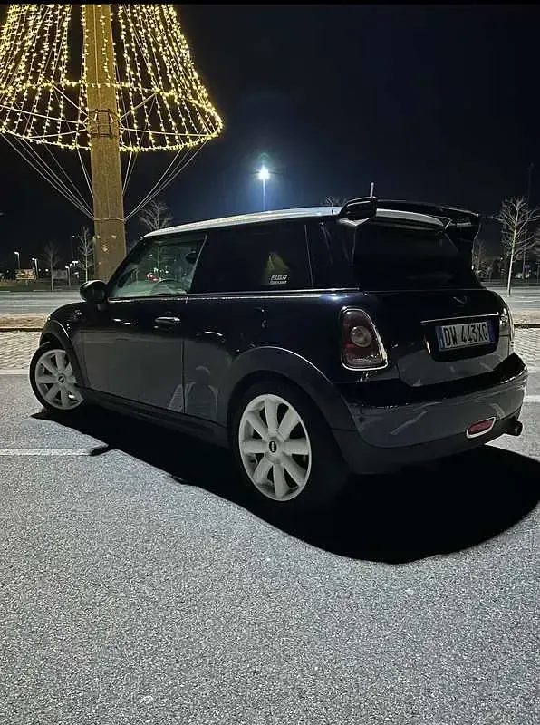 Usata Mini Cooper 120 CV (88 kW) 2009 Nero Utilitaria