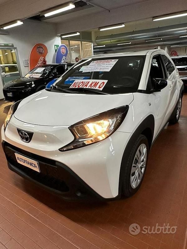 Bianco Nuova 2025 Toyota Aygo X Active SUV | 15.900 € (Buon prezzo) - Immagine 1/4