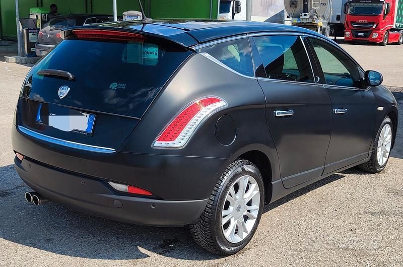 Usata Lancia Delta Platinum 120 CV (88 kW) 2011 Nero Utilitaria