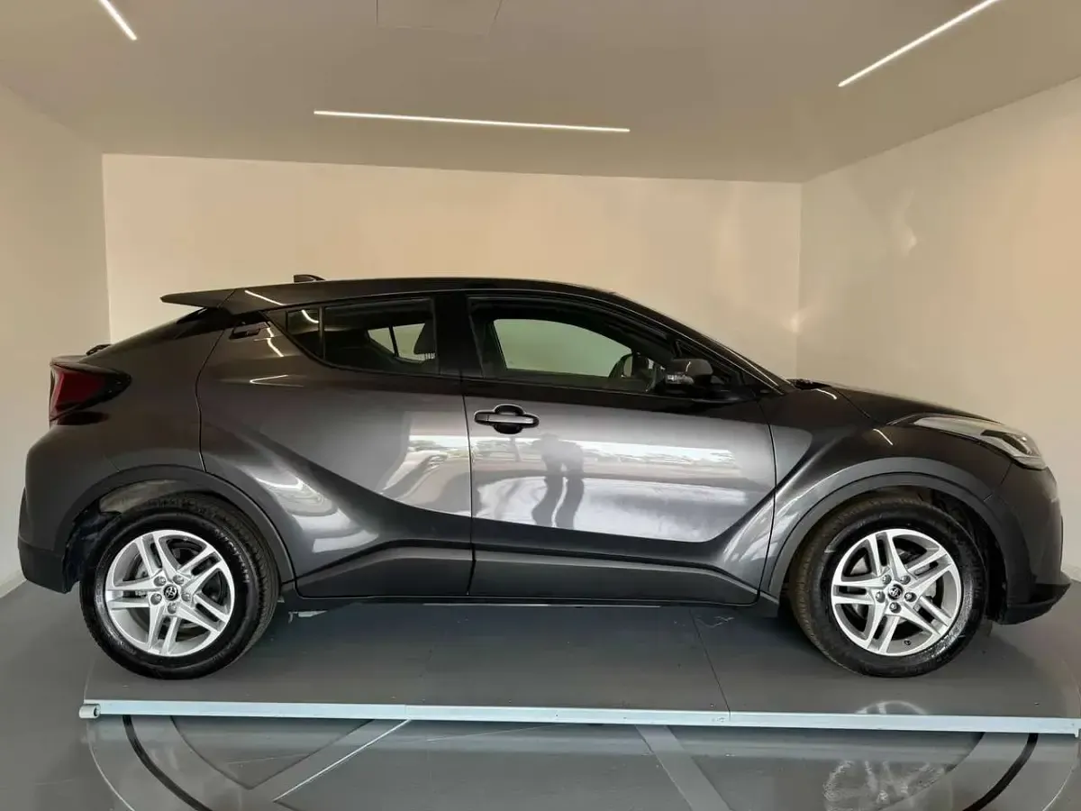 Usata Toyota C-HR Business Edition 98 CV (72 kW) 2023 Dark grey SUV