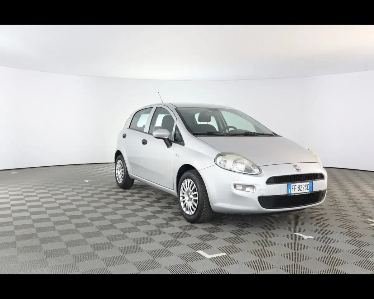 Usata Fiat Punto Street 69 CV (50 kW) 2016 Grigio argento Utilitaria