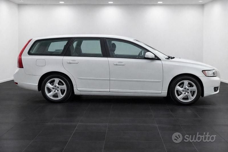 Usata Volvo V50 R-Design 114 CV (83 kW) 2011 Bianco Station wagon