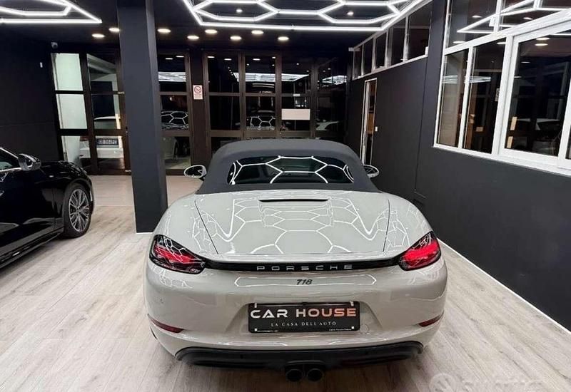 Usata Porsche 718 Boxster 299 CV (219 kW) 2023 Grigio Cabrio