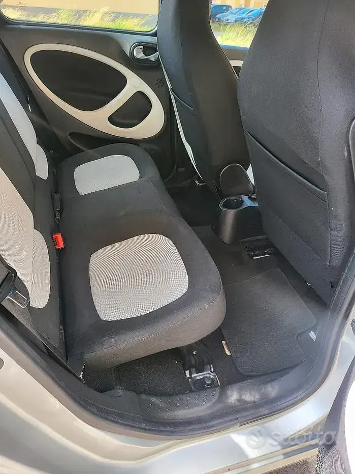 Usata Smart ForFour Passion 75 CV (55 kW) 2015 Nero Utilitaria