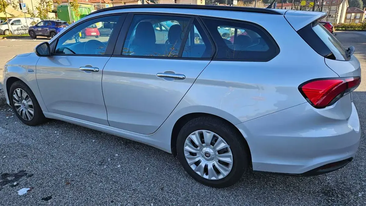 Usata Fiat Tipo Easy 95 CV (69 kW) 2017 Argento Station wagon
