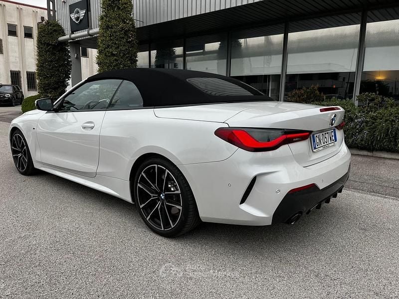 Usata BMW 430 Cabriolet M Sport 245 CV (180 kW) 2023 Mineral white metallizzato Cabrio