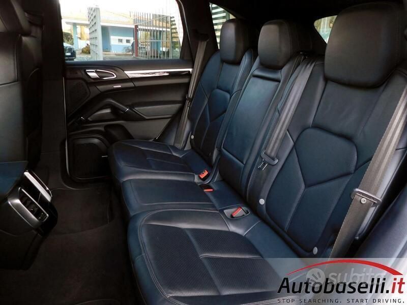 Usata Porsche Cayenne 250 CV (183 kW) 2014 Argento SUV