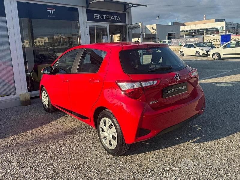 Usata Toyota Yaris Active 72 CV (52 kW) 2019 Rosso Berlina