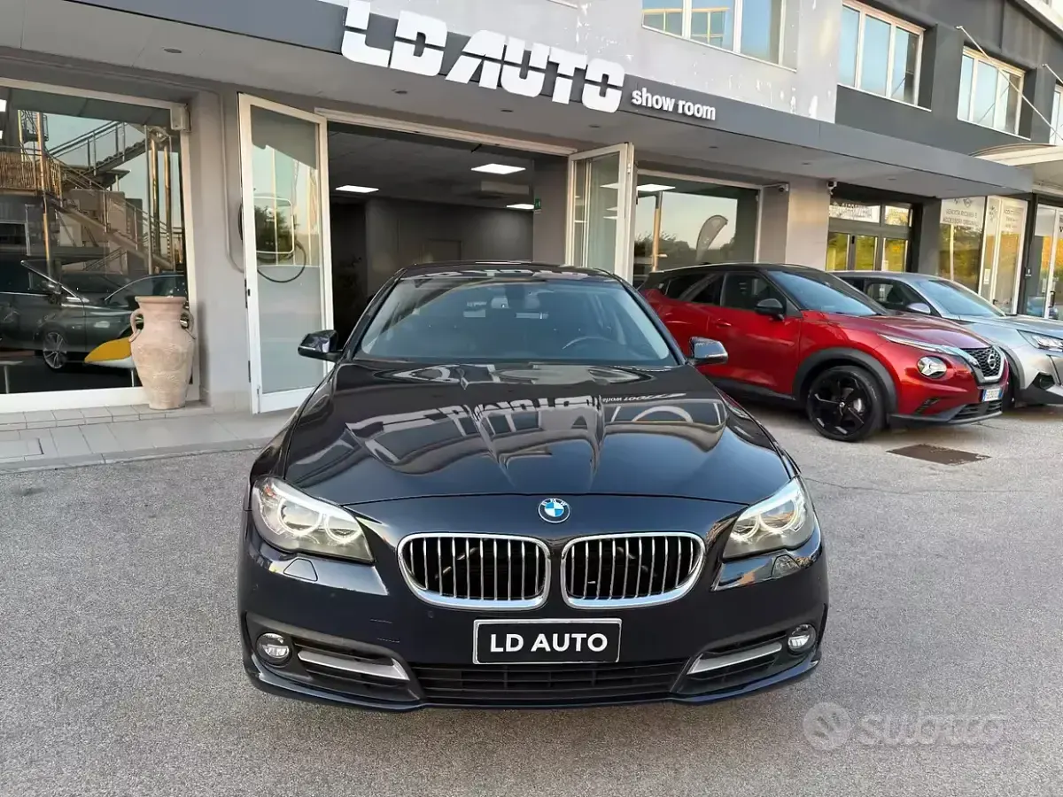 Usata BMW 520 Luxury Line 190 CV (139 kW) 2016 Blu Station wagon