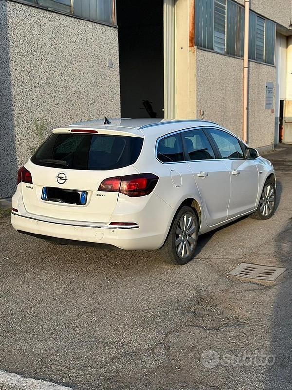 Usata 2015 Opel Astra Station wagon | 6100 € - Immagine 1/4