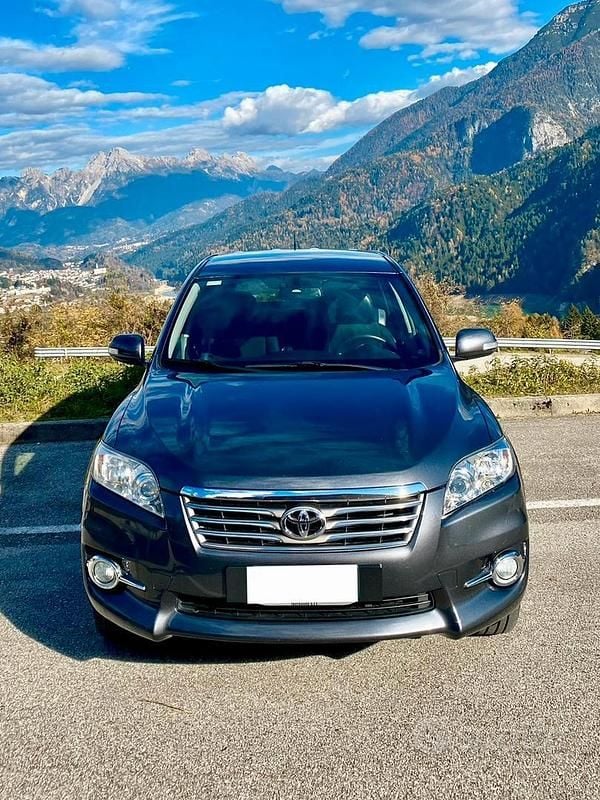 Grigio Usata 2010 Toyota RAV4 SUV | 10.500 € (Molto cara) - Immagine 1/4