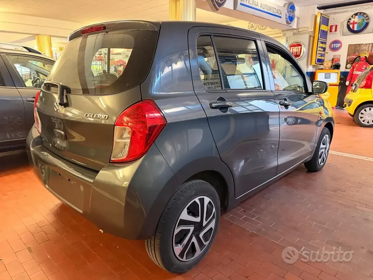 Usata Suzuki Celerio 68 CV (50 kW) 2017 Grigio Utilitaria