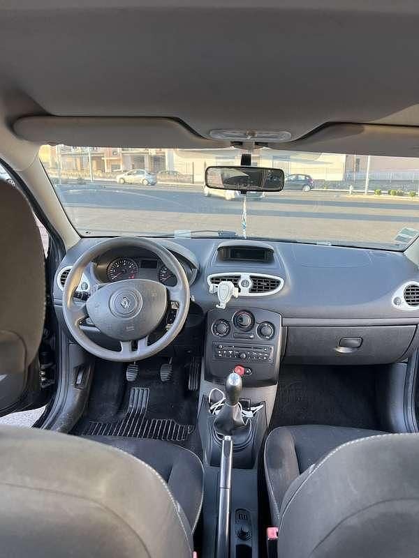 Usata Renault Clio III 75 CV (55 kW) 2012 Berlina