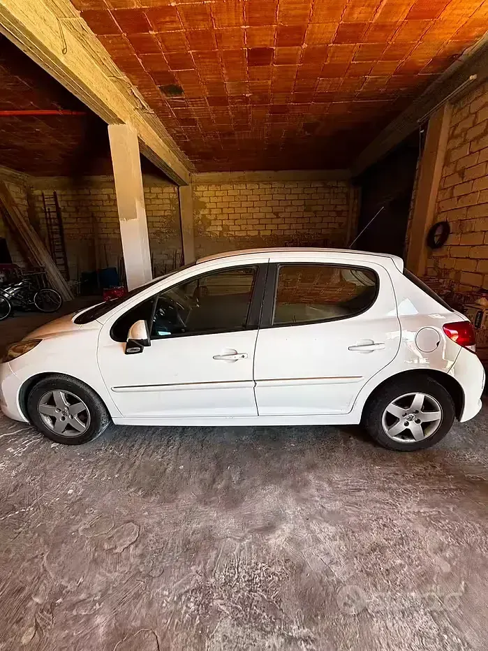 Usata Peugeot 207 68 CV (50 kW) 2011 Berlina