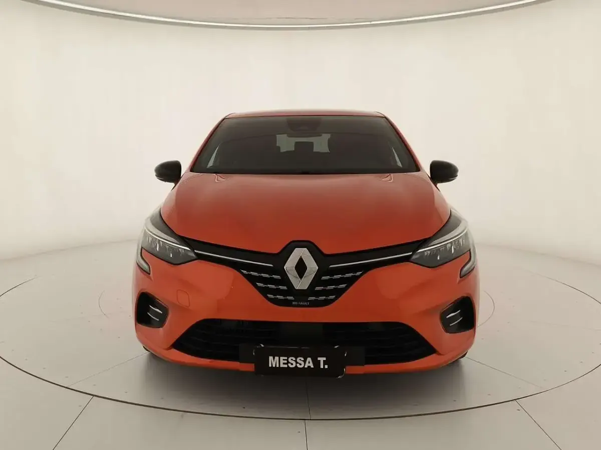 Usata Renault Clio V Intens 101 CV (74 kW) 2022 Arancione Berlina