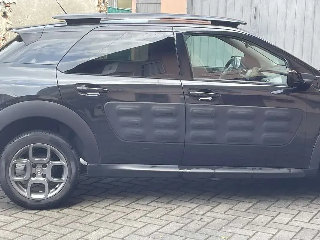 Usata Citroën C4 Shine 99 CV (72 kW) 2016 Nero SUV