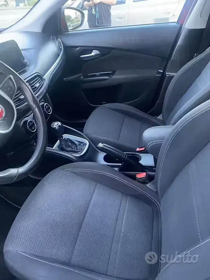 Usata Fiat Tipo 95 CV (69 kW) 2017 Rosso Utilitaria