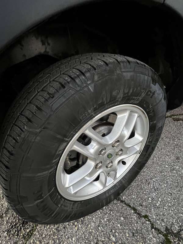 Grigio Usata 2006 Land Rover Discovery 3 SUV | 8500 € (Cara) - Immagine 1/4