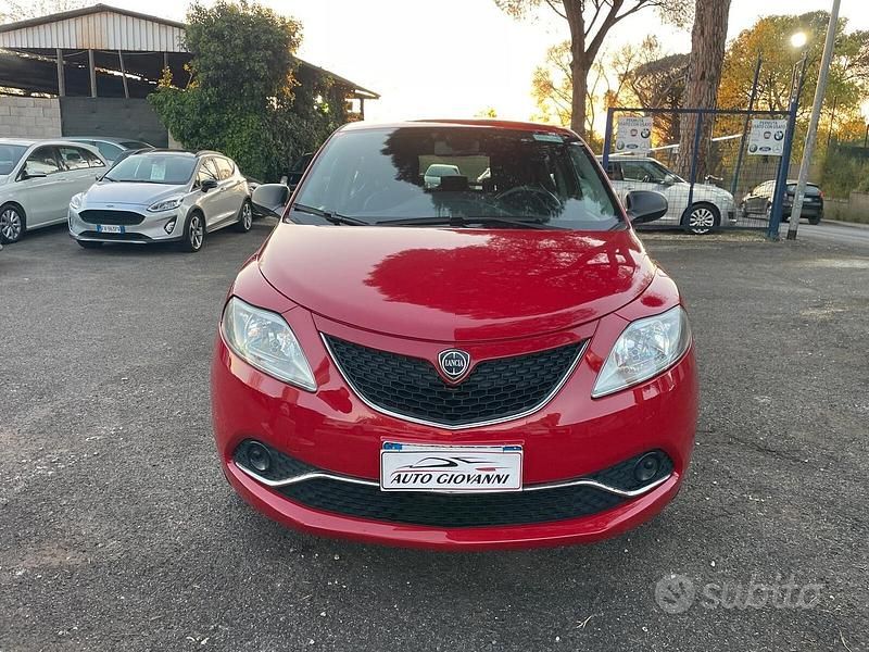 Usata Lancia Ypsilon Gold 69 CV (50 kW) 2016 Rosso Utilitaria