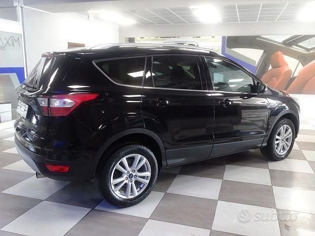 Usata Ford Kuga Trend 120 CV (88 kW) 2019 Nero pastello SUV