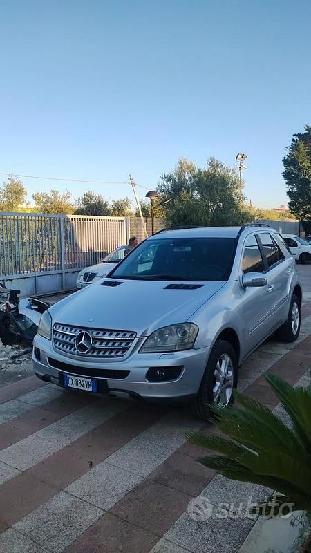 Usata Mercedes ML320 224 CV (164 kW) 2005 Grigio SUV