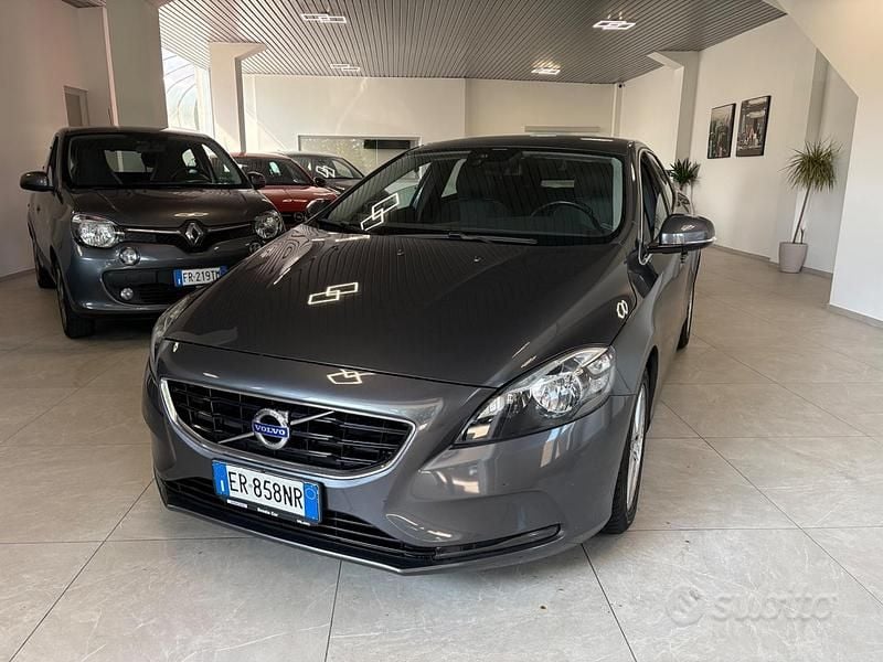 Usata Volvo V40 114 CV (83 kW) 2014 Grigio Berlina
