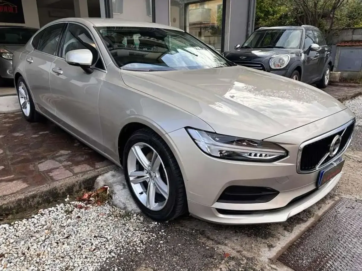 Usata Volvo S90 Momentum 150 CV (110 kW) 2018 Other Berlina