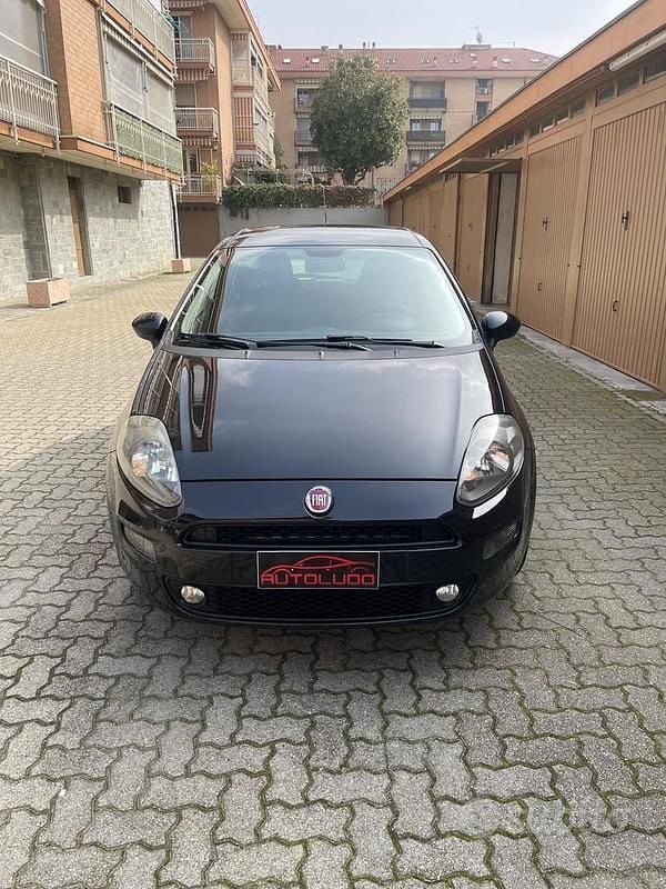 Usata Fiat Punto Lounge 69 CV (50 kW) 2017 Nero Utilitaria