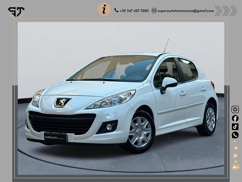 Bianco Usata 2013 Peugeot 207 Tre volumi | 4790 € (Buon prezzo) - Immagine 1/3