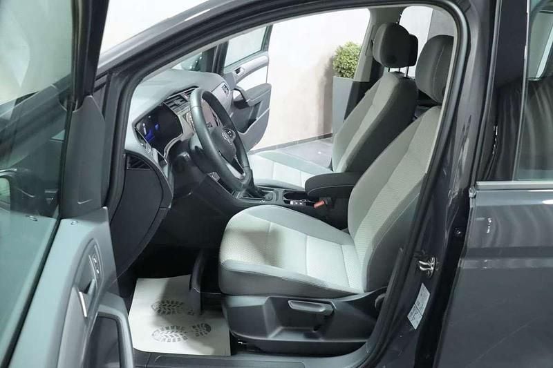 Usata VW Touran 150 CV (110 kW) 2023 Grigio Monovolume