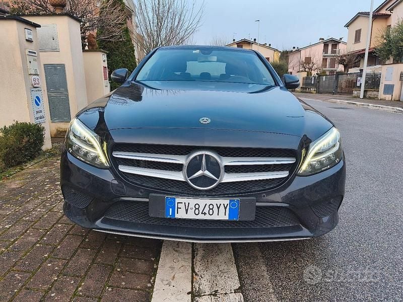 Usata Mercedes C200 160 CV (117 kW) 2019 Nero Berlina