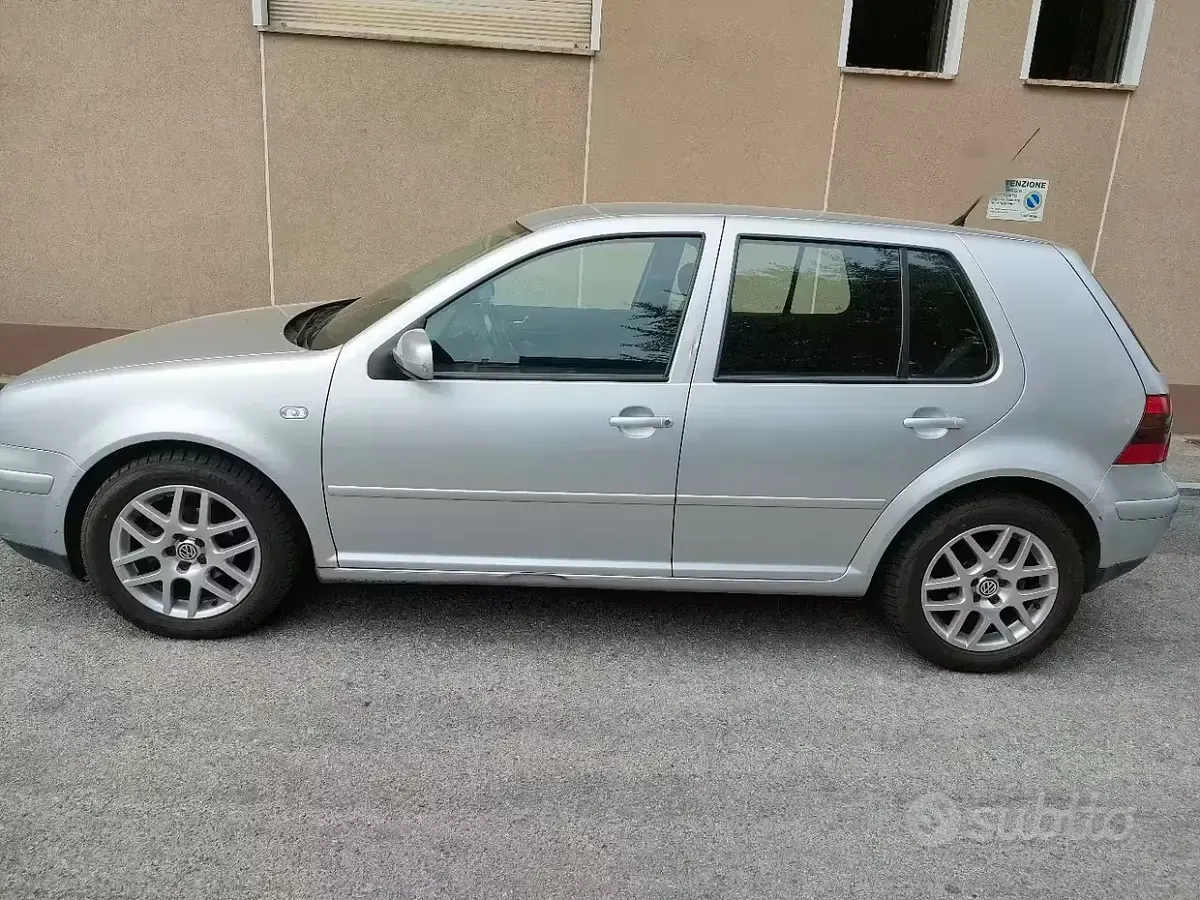 Usata VW Golf IV 105 CV (77 kW) 2002 Grigio Berlina