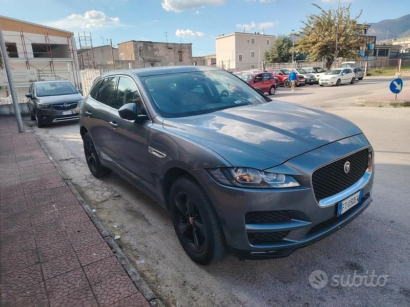 Begagnad Jaguar F-Pace Prestige 180 HK (132 kW) 2018 Svart SUV