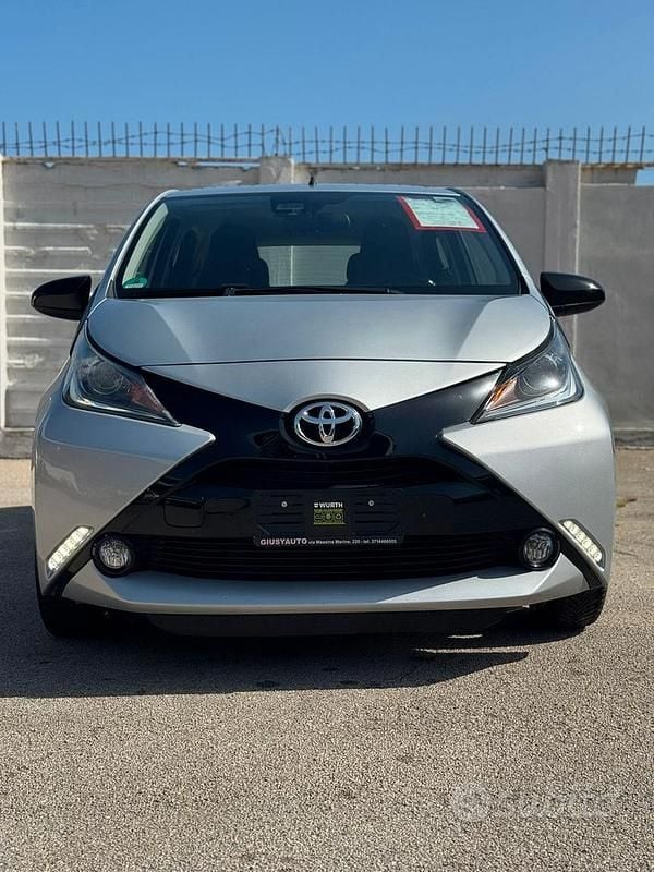 Usata Toyota Aygo X-pure 69 CV (50 kW) 2016 Grigio Utilitaria