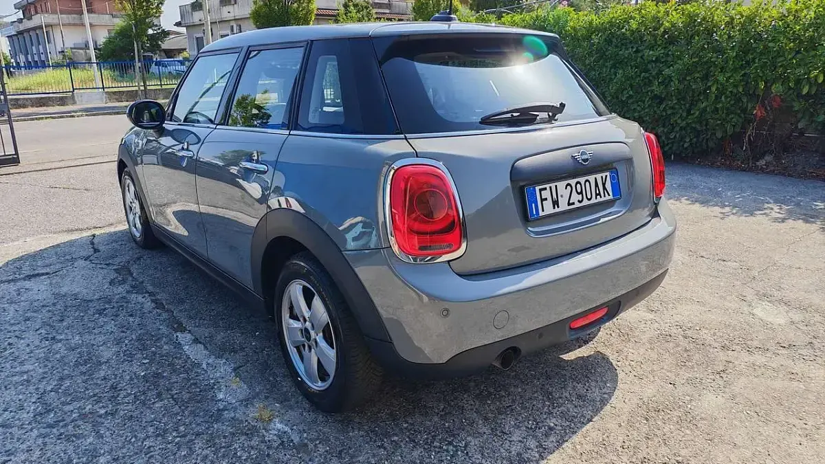 Usata Mini ONE 102 CV (75 kW) 2018 Grigio Utilitaria