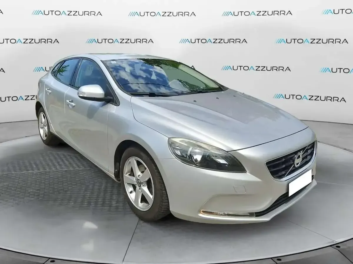 Usata Volvo V40 115 CV (84 kW) 2015 Argento Berlina