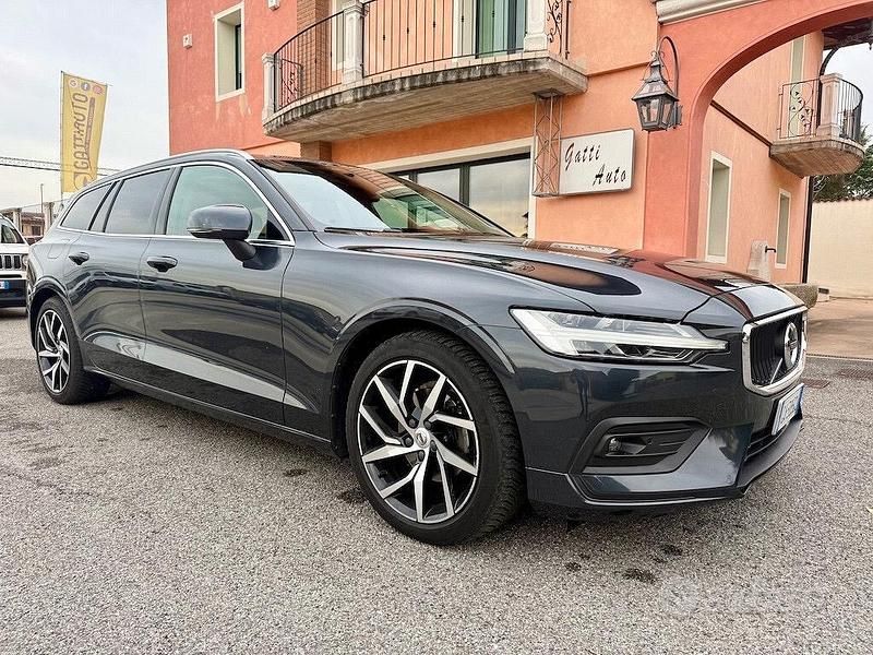 Usata Volvo V60 Business Edition 150 CV (110 kW) 2020 Grigio Station wagon