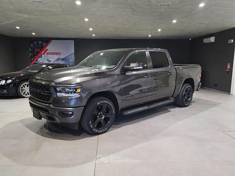 Usata RAM 1500 401 CV (294 kW) 2022 Grigio scuro metallizzato Pick-up